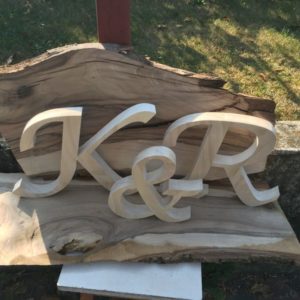 Drewniane dekoracje ślubne - wycinane litery