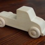 Drewniane miniatury aut