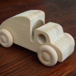 Drewniane miniatury aut