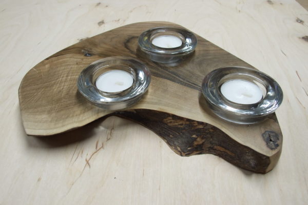 Świecznik drewniany (orzech) na 3 podgrzewacze (tealighty) nieregularny
